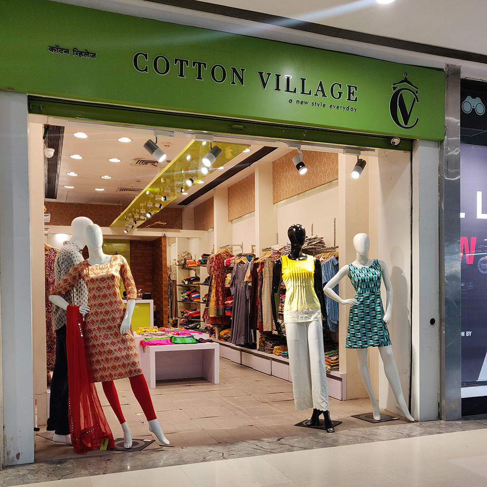 Boutique,Retail,Display window,Outlet store,Building,Shopping mall,Shopping,Fashion,Display case,Business