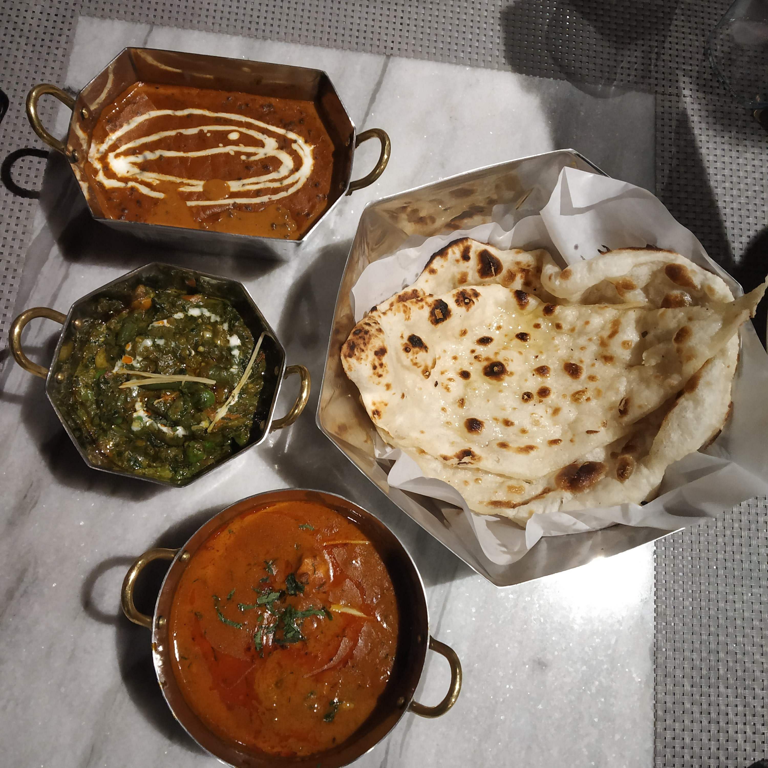 Dish,Food,Naan,Cuisine,Roti,Chapati,Ingredient,Punjabi cuisine,Flatbread,Kulcha