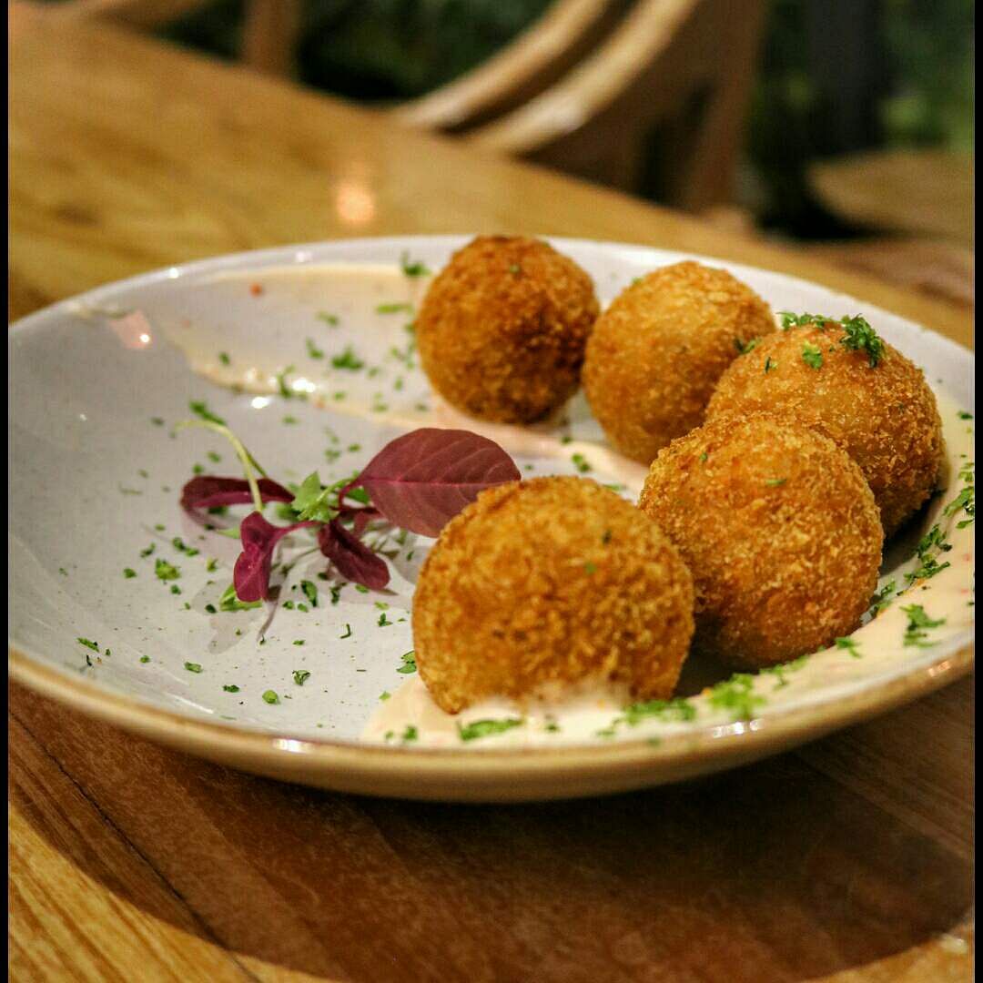 Dish,Food,Cuisine,Falafel,Ingredient,Arancini,Hushpuppy,Fried food,Croquette,Meatball