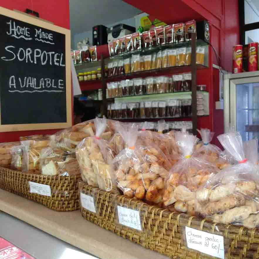 Bakery,Food,Cuisine,Snack,Pączki,Delicacy,Dish,Grocery store,Pastry,Baked goods