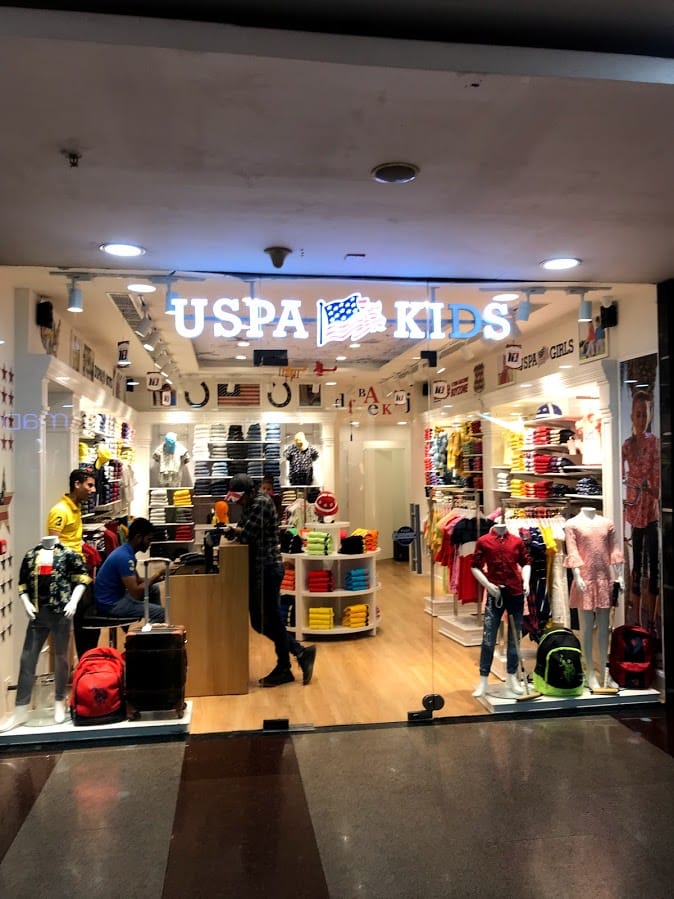 Shopping mall,Outlet store,Retail,Building,Footwear,Sportswear,Boutique,Shopping,Interior design,Ceiling