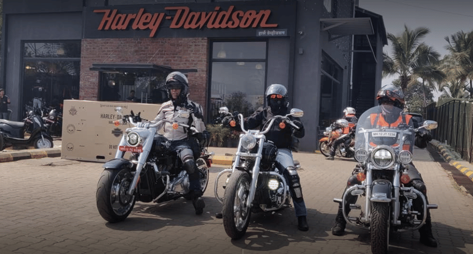 Land vehicle,Motorcycle,Vehicle,Motorcycling,Motor vehicle,Motorcycle accessories,Mode of transport,Cruiser,Rocker,Chopper