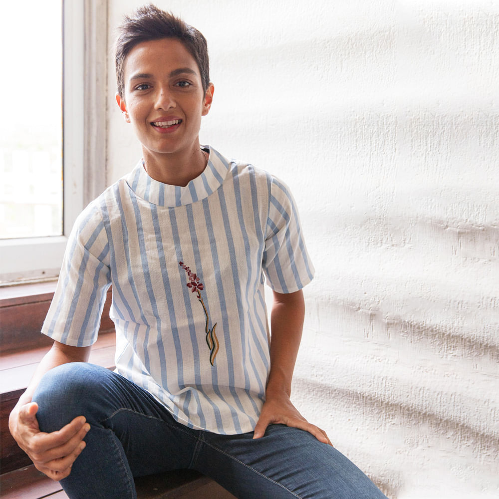 Sitting,T-shirt,Male,Meditation,Smile,Sleeve,Photography,Pajamas,Neck,Top