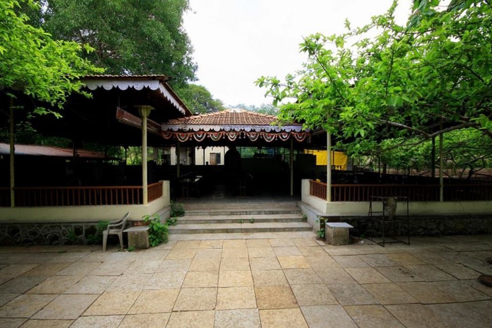 Building,Architecture,Temple,Tree,Shrine,Place of worship,Leisure,Tourism,Historic site,Courtyard