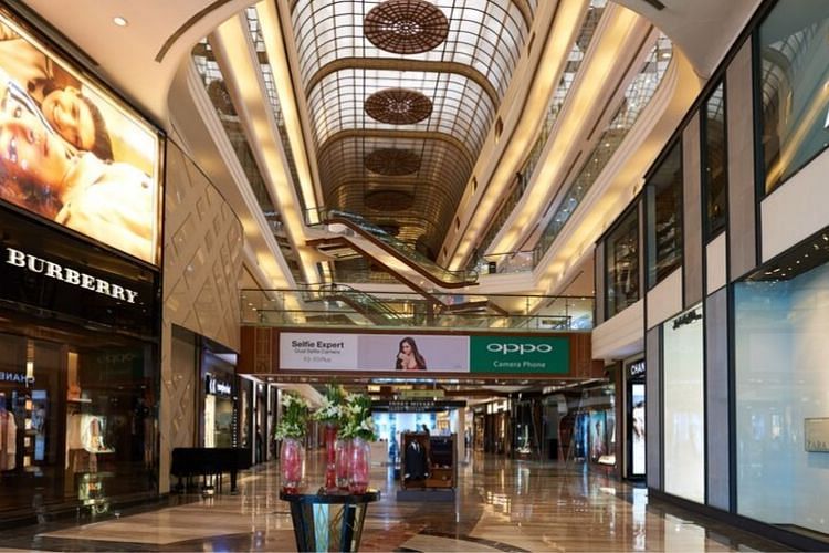 Building,Lobby,Shopping mall,Interior design,Arcade,Architecture,Ceiling,Shopping