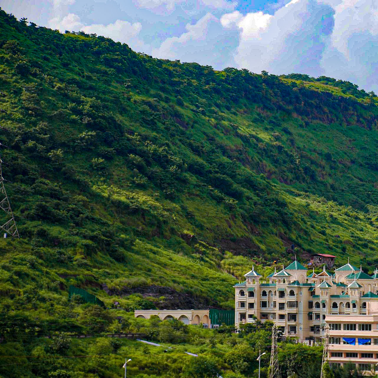 Mountainous landforms,Hill station,Mountain,Vegetation,Nature,Highland,Green,Sky,Natural landscape,Mountain range