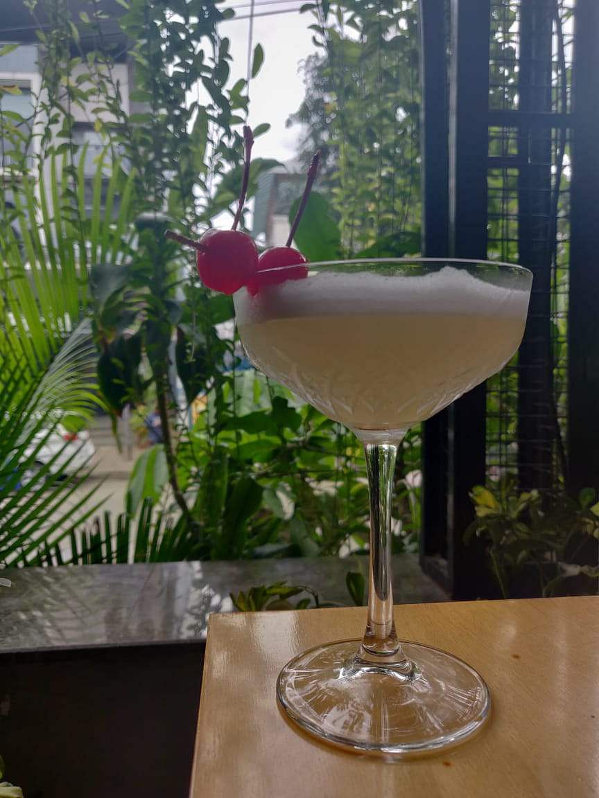 Drink,Alcoholic beverage,Cocktail,Distilled beverage,Cocktail garnish,Margarita,Non-alcoholic beverage,Daiquiri,Glass,Champagne stemware