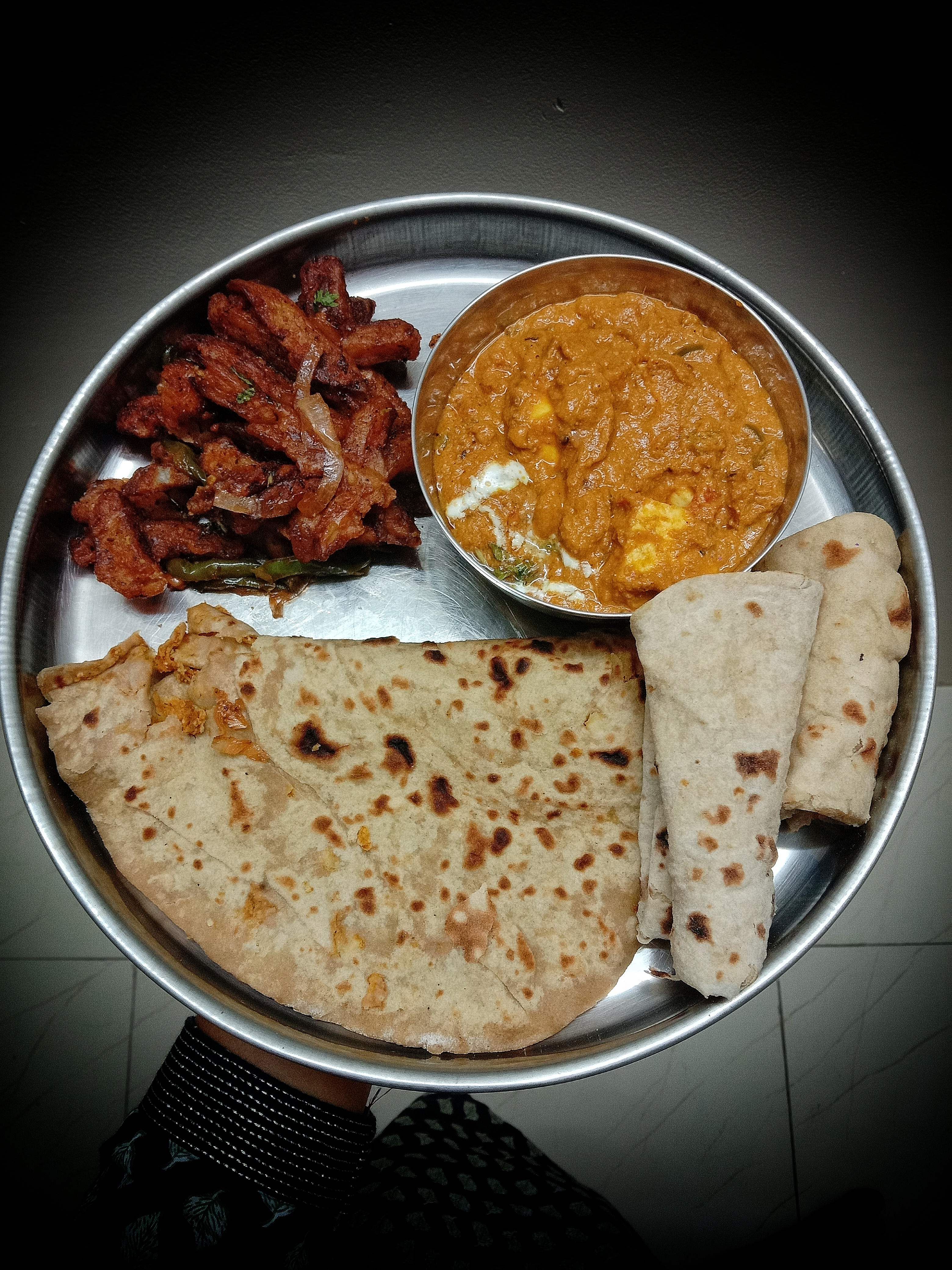 Dish,Food,Cuisine,Naan,Roti,Ingredient,Chapati,Flatbread,Paratha,Punjabi cuisine