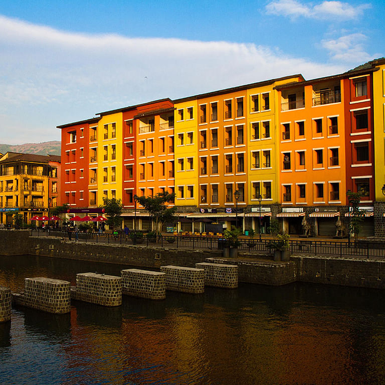 Waterway,Reflection,Architecture,Building,Water,Sky,Town,Condominium,Mixed-use,Canal