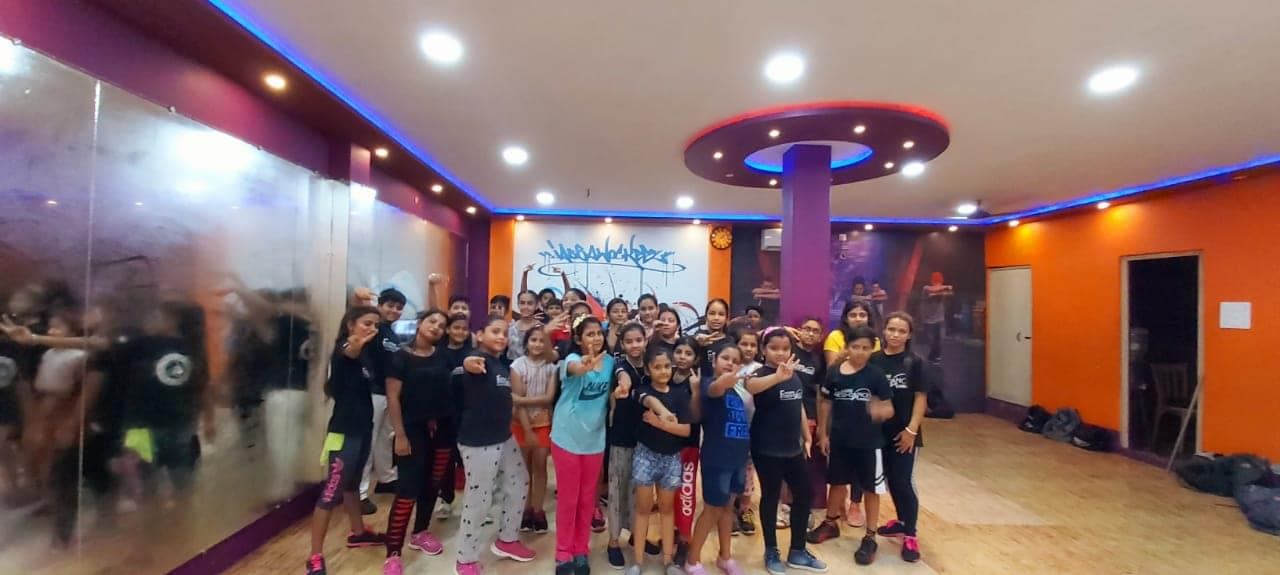 Event,Youth,Community,Team,Dance,Party,Leisure,Performance,Style,Crowd