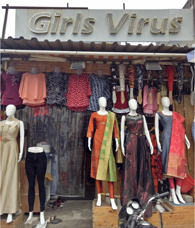 Boutique,Retail,Mannequin,Display window,Outlet store,Shopping,Building,Bazaar,Toy,Marketplace