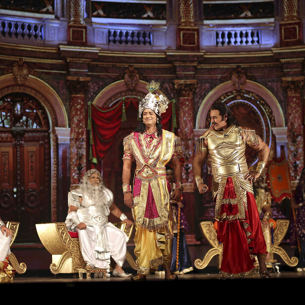 Fashion,Tradition,Architecture,Performance,Opera,Temple,Art,Performing arts,Tourist attraction,Tourism