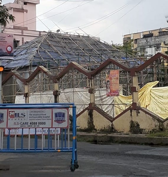 Neighbourhood,Residential area,Sky,Building,Wall,Architecture,House,Suburb,Roof,Home