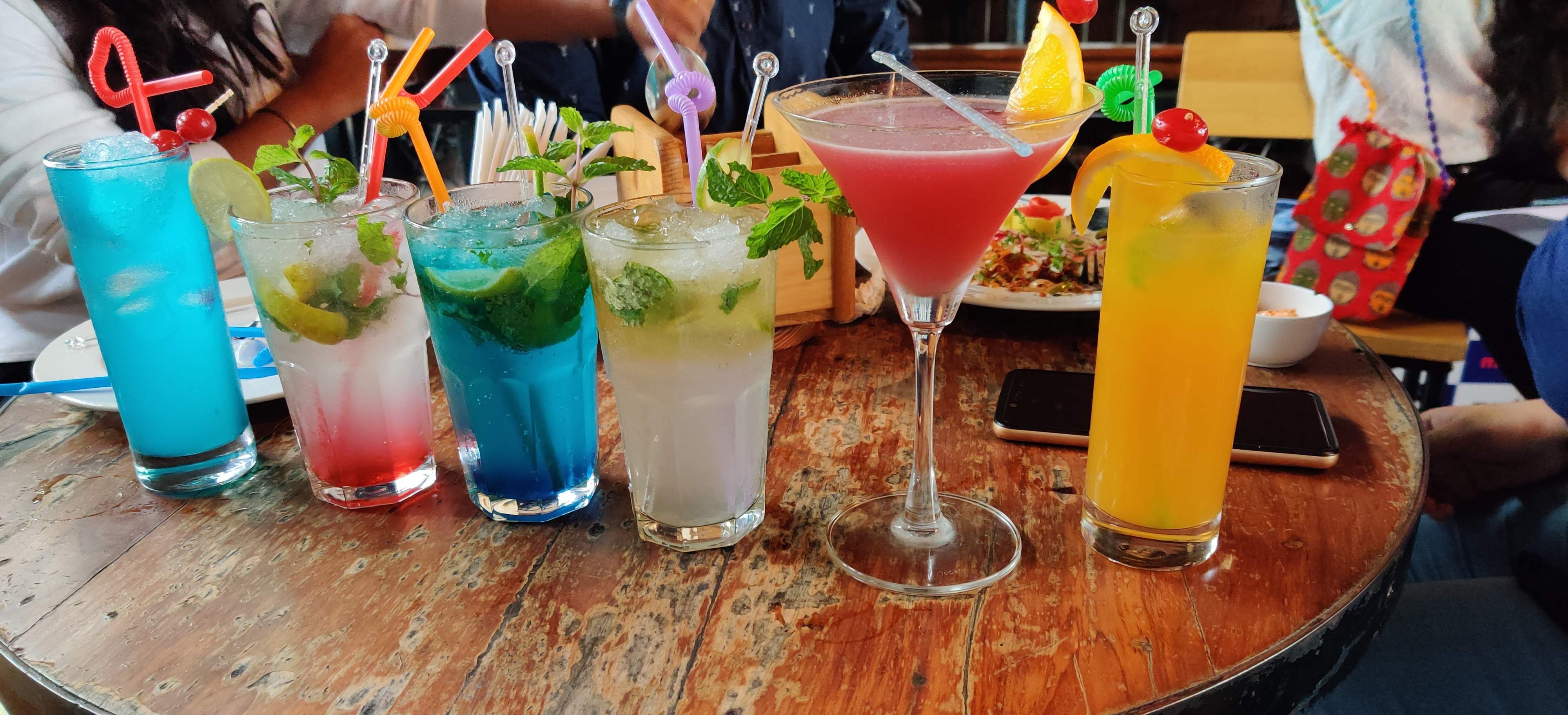 Drink,Cocktail garnish,Non-alcoholic beverage,Alcoholic beverage,Cocktail,Distilled beverage,Food,Juice,Punch,Rum swizzle