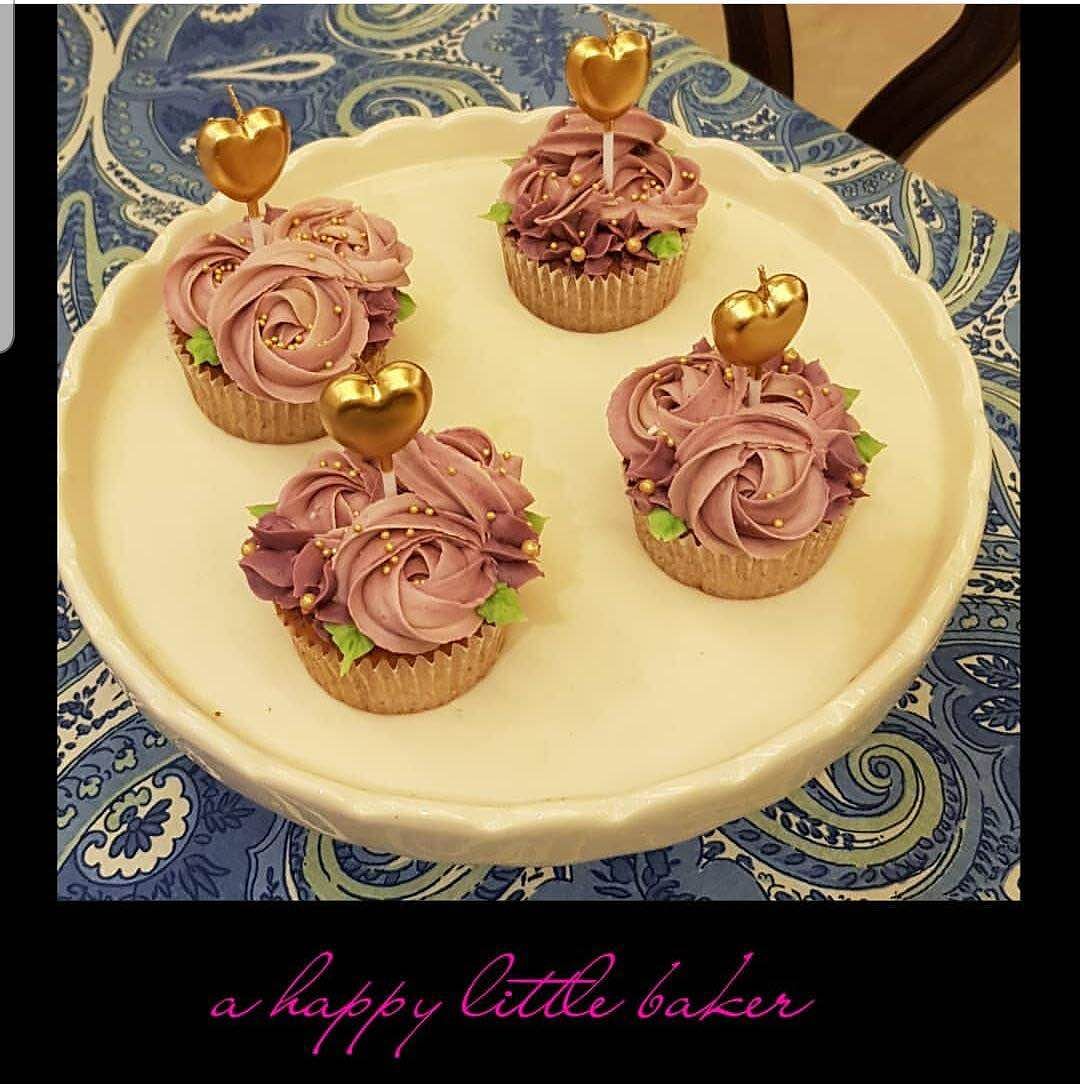 Buttercream,Icing,Food,Cupcake,Cake decorating,Dessert,Cake,Dish,Cuisine,Sweetness