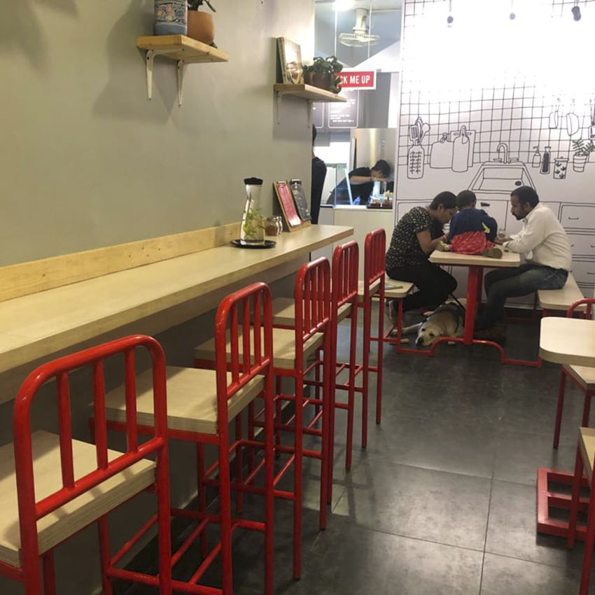 Room,Restaurant,Table,Furniture,Building,Interior design,Cafeteria,Coffeehouse,Café,Diner