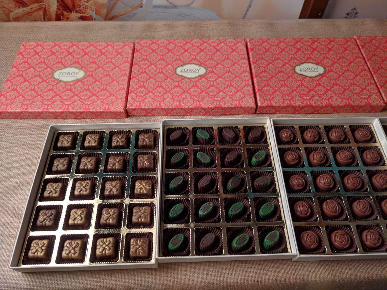 Chocolate,Honmei choco,Ganache,Games,Petit four,Bonbon,Food,Chocolate truffle,Praline,Cuisine