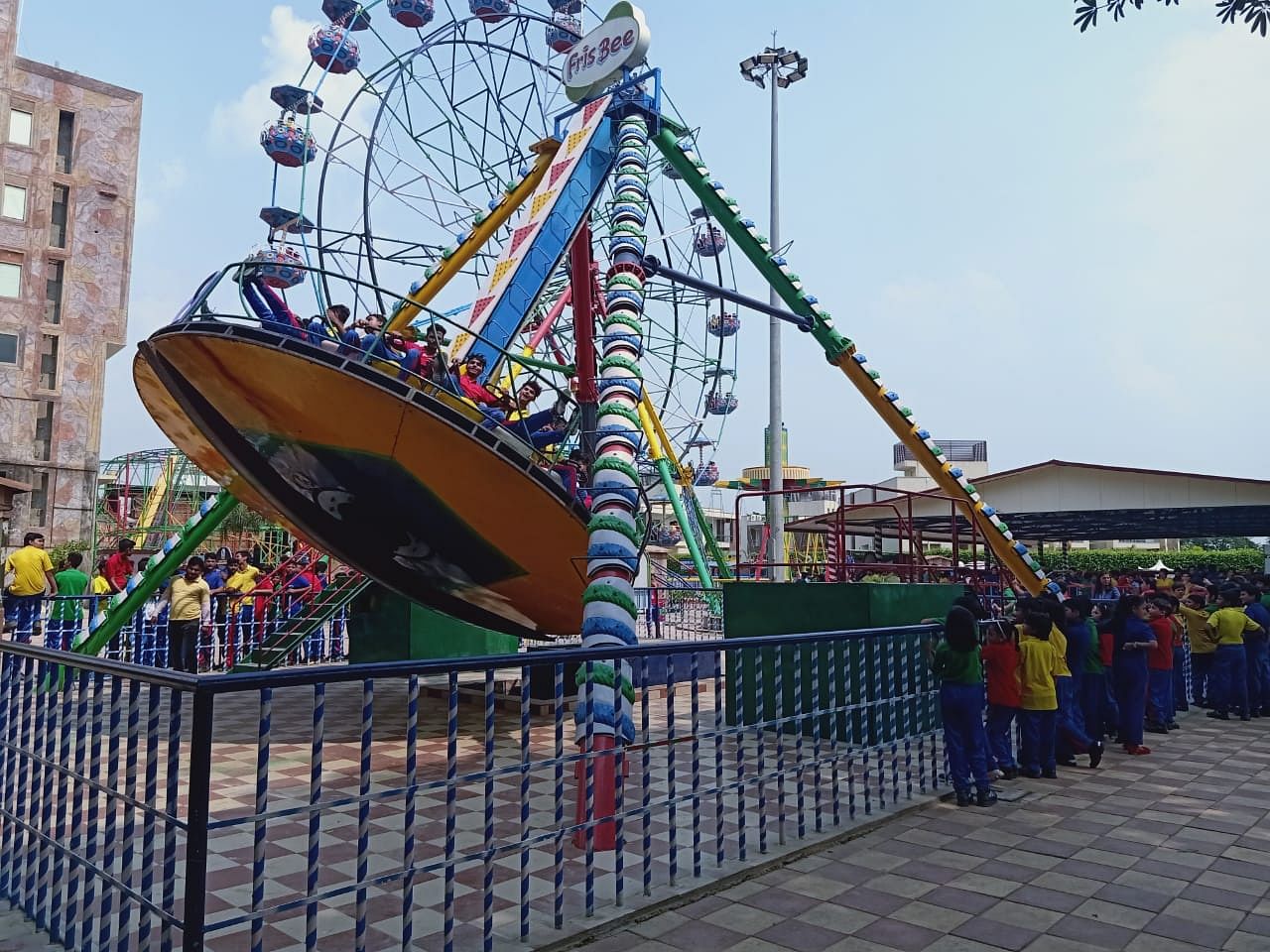 Amusement ride,Amusement park,Fun,Recreation,Fair,Park,Leisure,Tourist attraction,Nonbuilding structure,Event