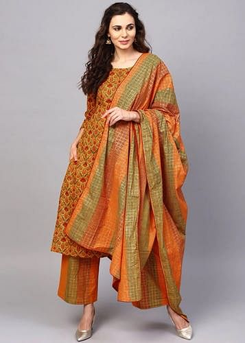 Clothing,Orange,Formal wear,Fashion model,Yellow,Peach,Dress,Textile,Silk,Fashion design