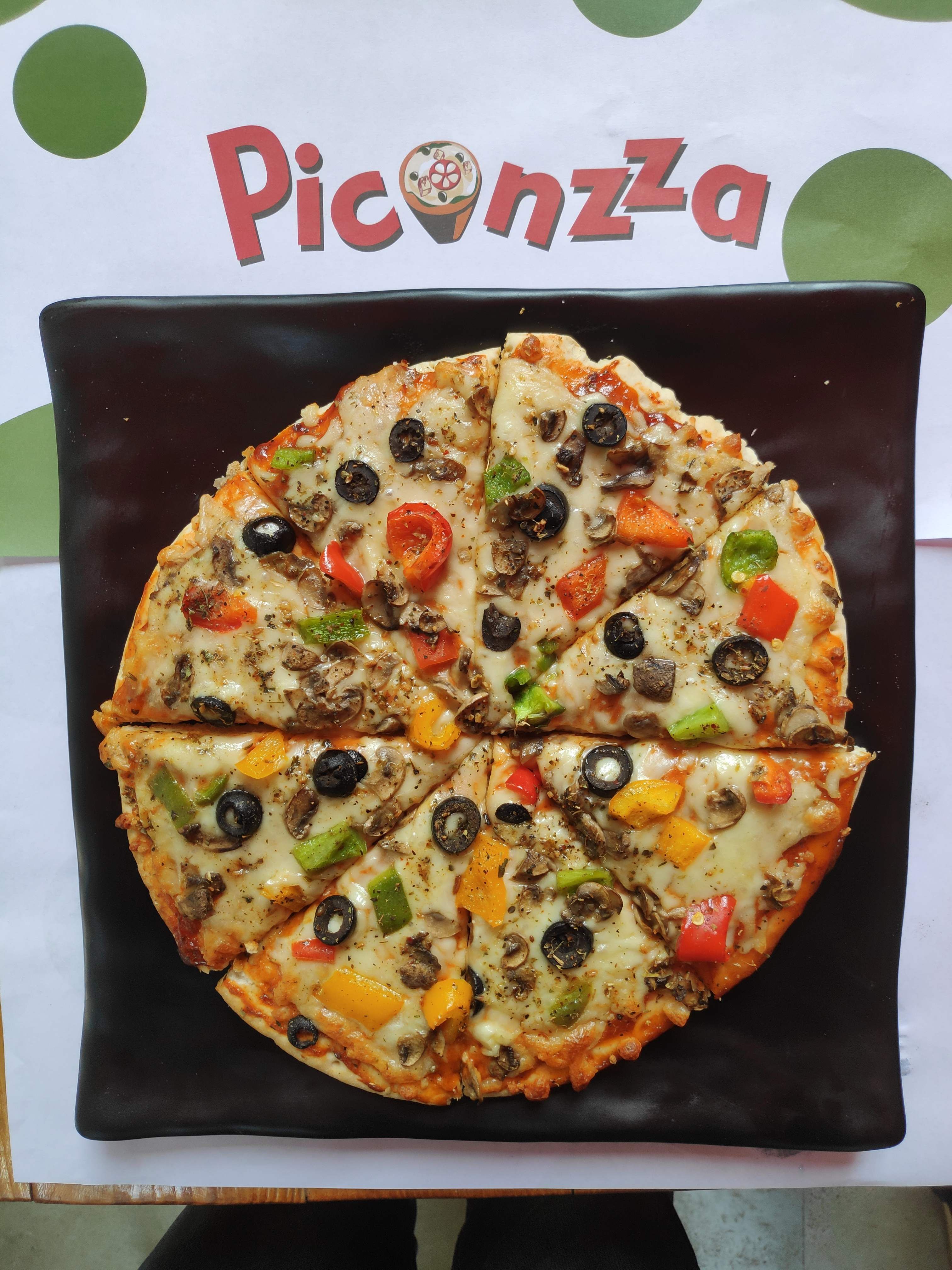 Dish,Cuisine,Pizza,Food,Flatbread,Ingredient,California-style pizza,Pizza cheese,Recipe,Comfort food