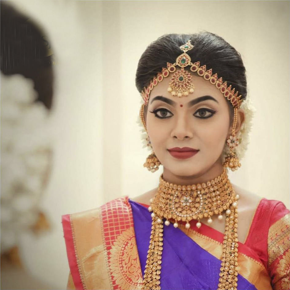 Bride,Jewellery,Beauty,Tradition,Lady,Fashion accessory,Headpiece,Makeover,Photo shoot,Ceremony