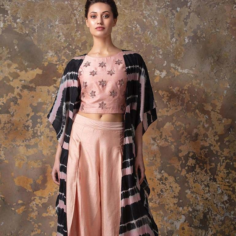 Clothing,Pink,Dress,Fashion,Fashion model,Peach,Sleeve,Fashion design,Textile,Pattern