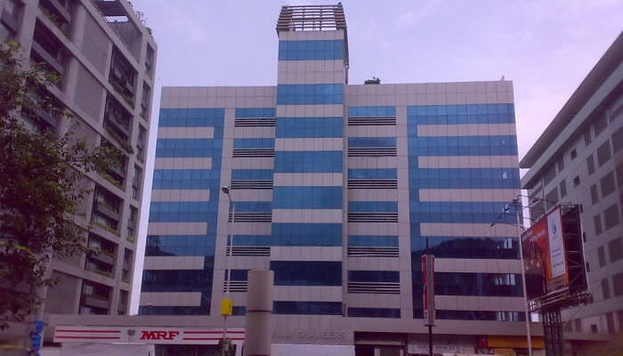 Metropolitan area,Building,Architecture,Daytime,Urban area,Commercial building,City,Landmark,Human settlement,Skyscraper