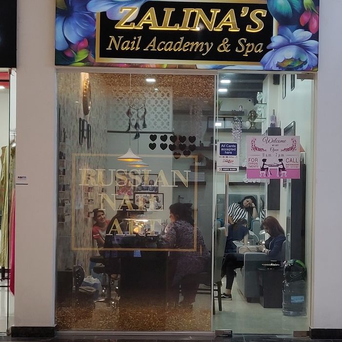 Building,Display window,Retail,Door,Glass,Window,Advertising,Display case,Street