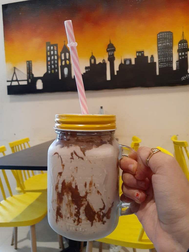 Mason jar,Food,Hand,Milkshake,Cuisine,Dessert,Finger,Dish,Drink,Frozen dessert