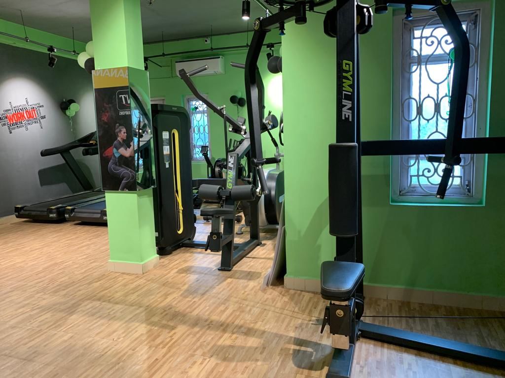 Gym,Room,Sport venue,Physical fitness,Building,Floor,Flooring,Interior design,Crossfit,Tourist attraction