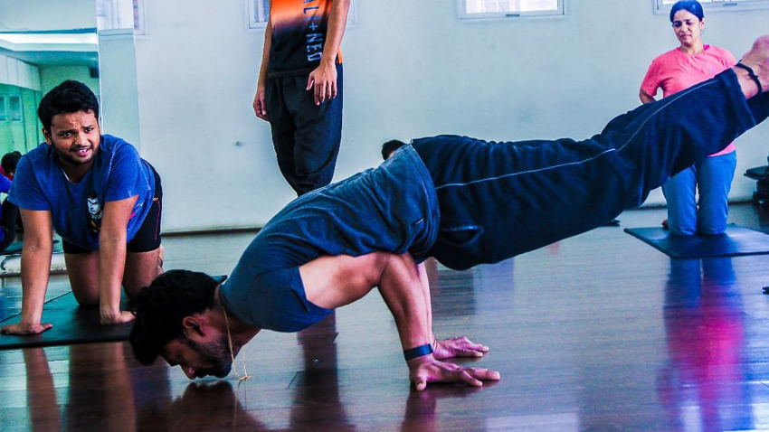 Dance,Physical fitness,Press up,Joint,Sports,B-boy,Event,B-boying,Performing arts,Exercise