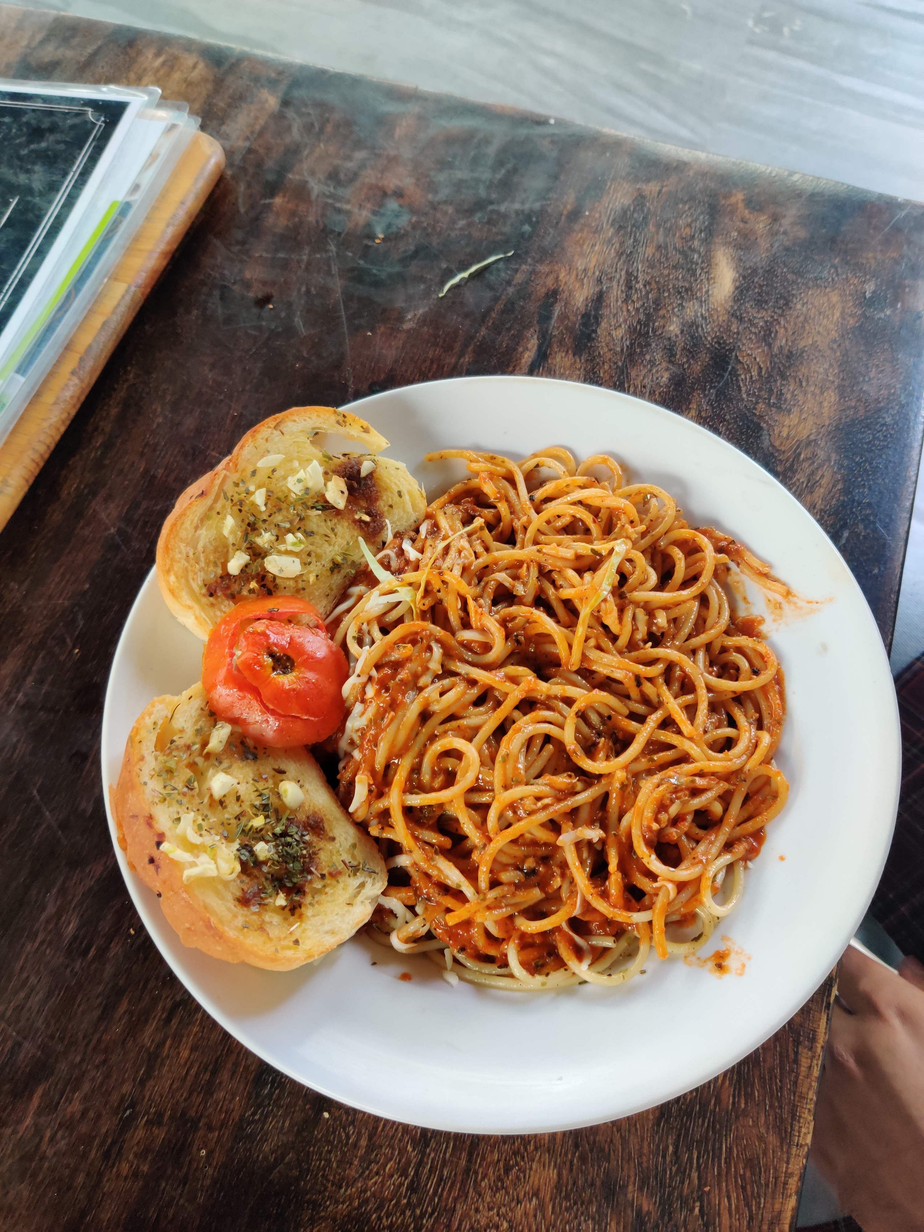 Dish,Food,Spaghetti,Fried noodles,Noodle,Cuisine,Chow mein,Capellini,Mie goreng,Bigoli