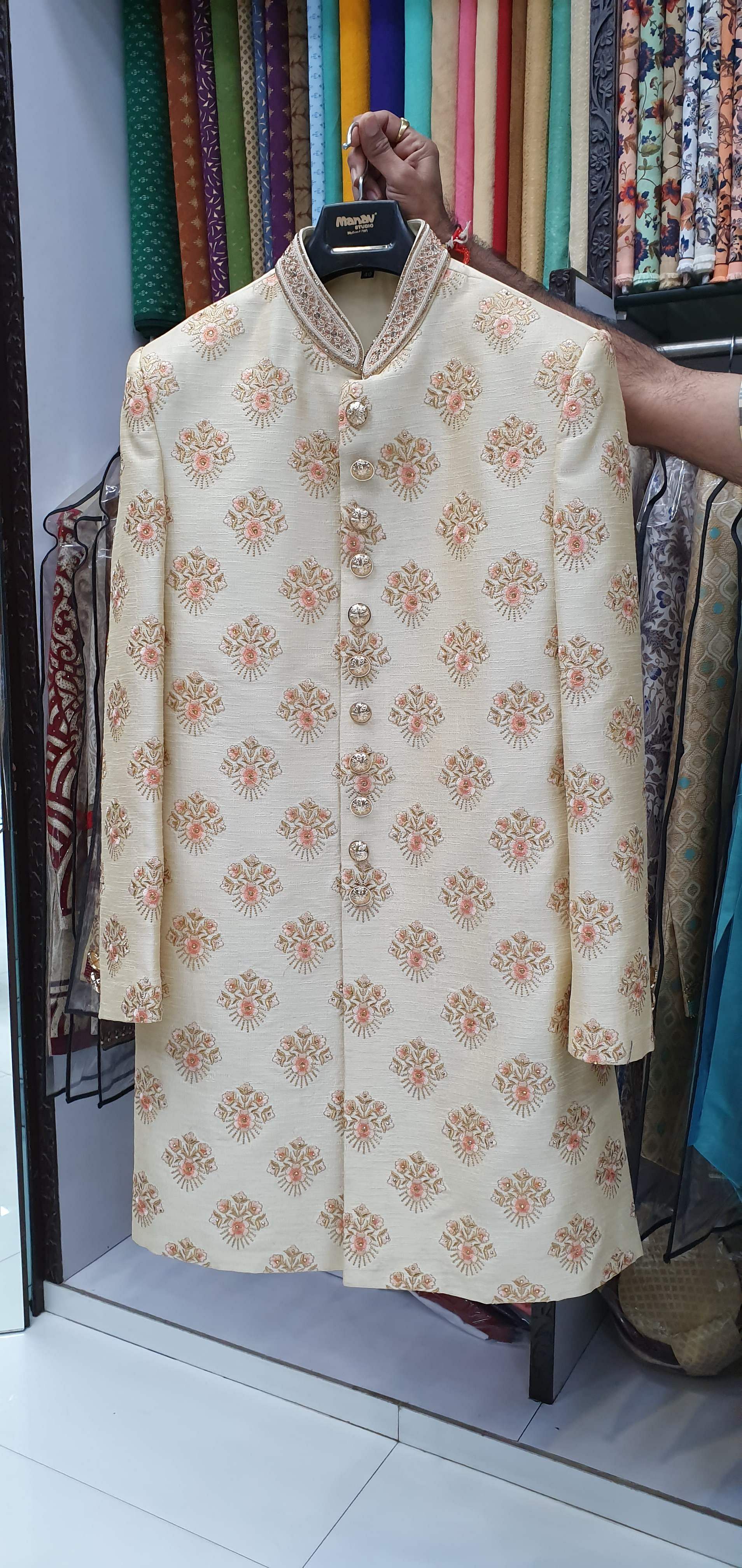 Clothing,Collar,Sleeve,Outerwear,Fashion,Peach,Pattern,Top,Textile,Shirt