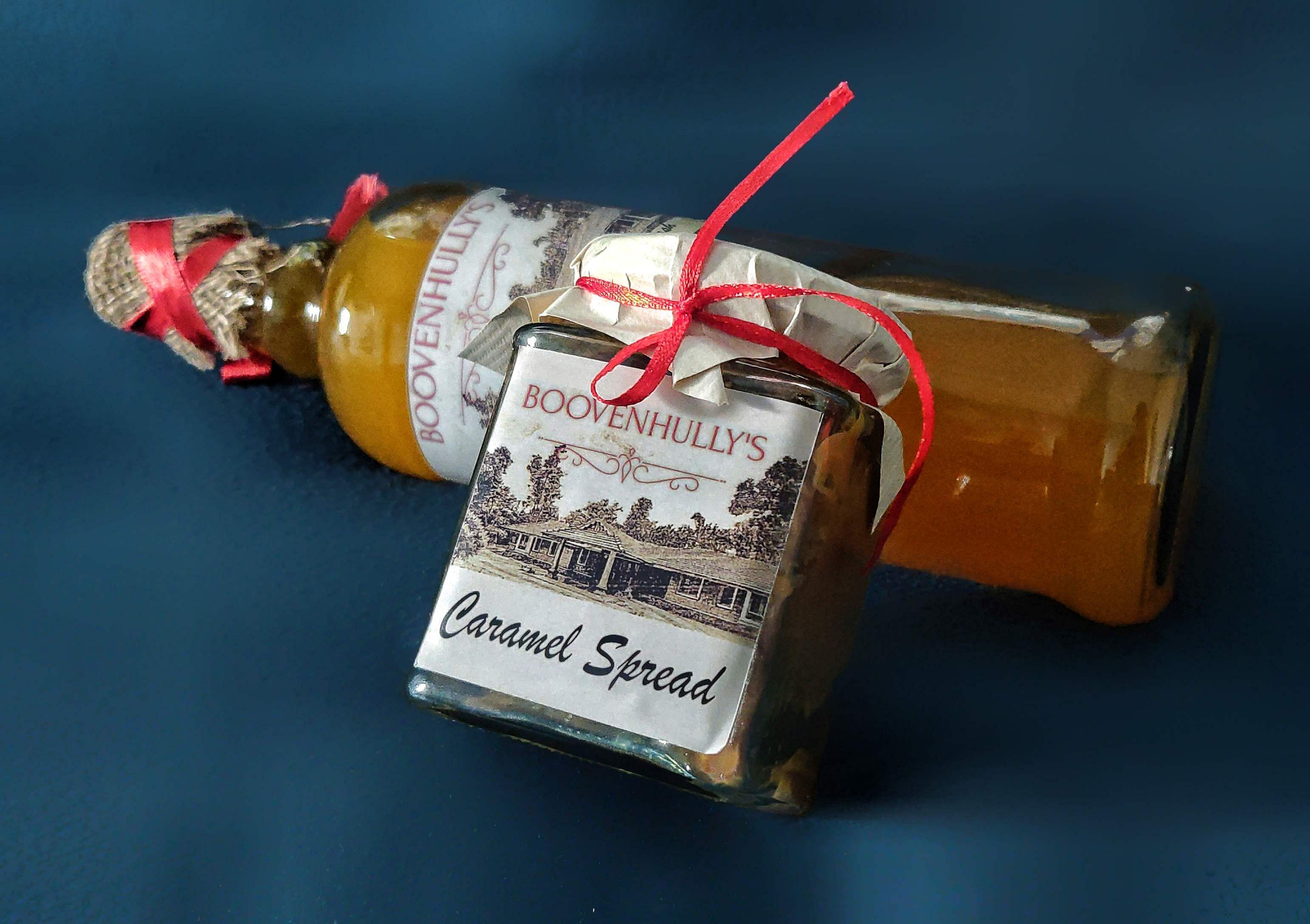 Fluid,Product,Liquid,Bottle,Carmine,Still life photography,Glass bottle,Label,Peach,Cylinder