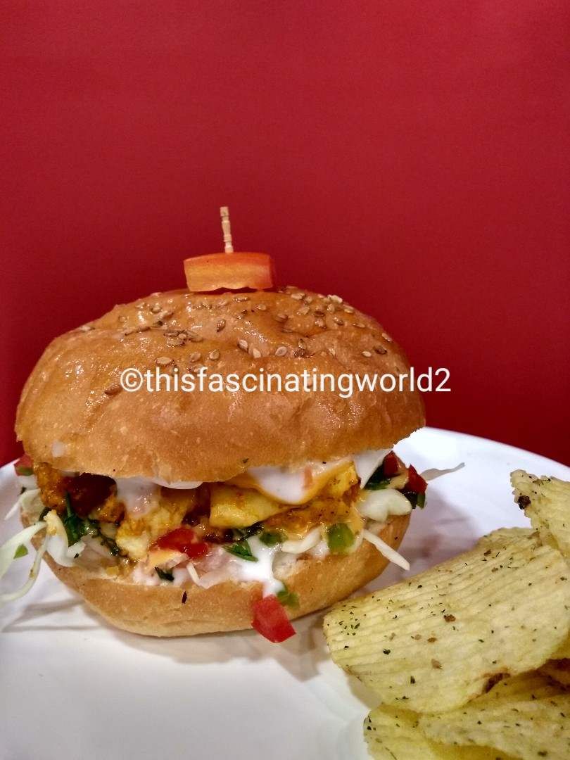 Food,Dish,Fast food,Cuisine,Hamburger,Veggie burger,Ingredient,Junk food,Breakfast sandwich,Cheeseburger