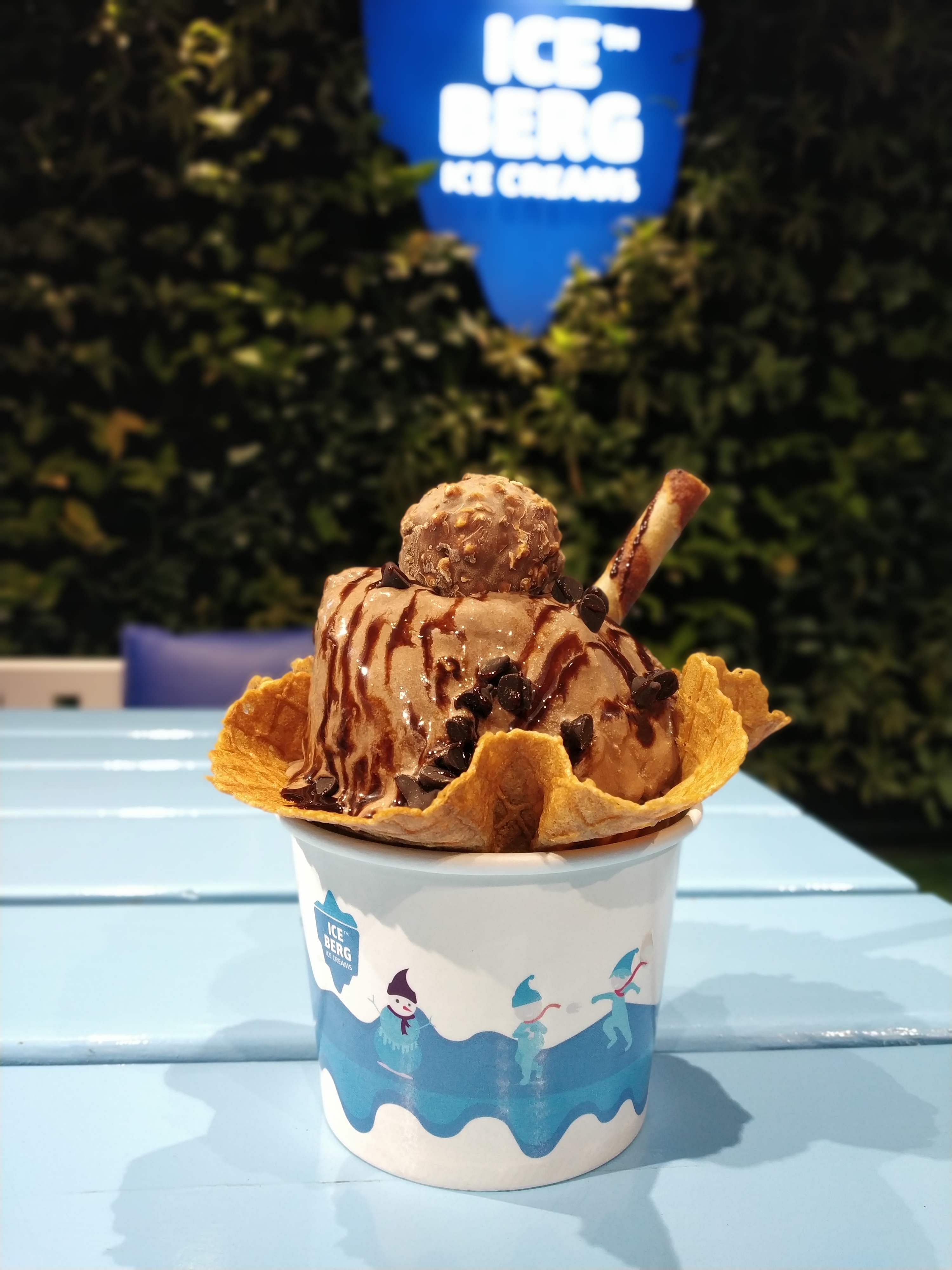 Food,Ice cream,Gelato,Frozen dessert,Chocolate ice cream,Dondurma,Dessert,Sundae,Cuisine,Ingredient