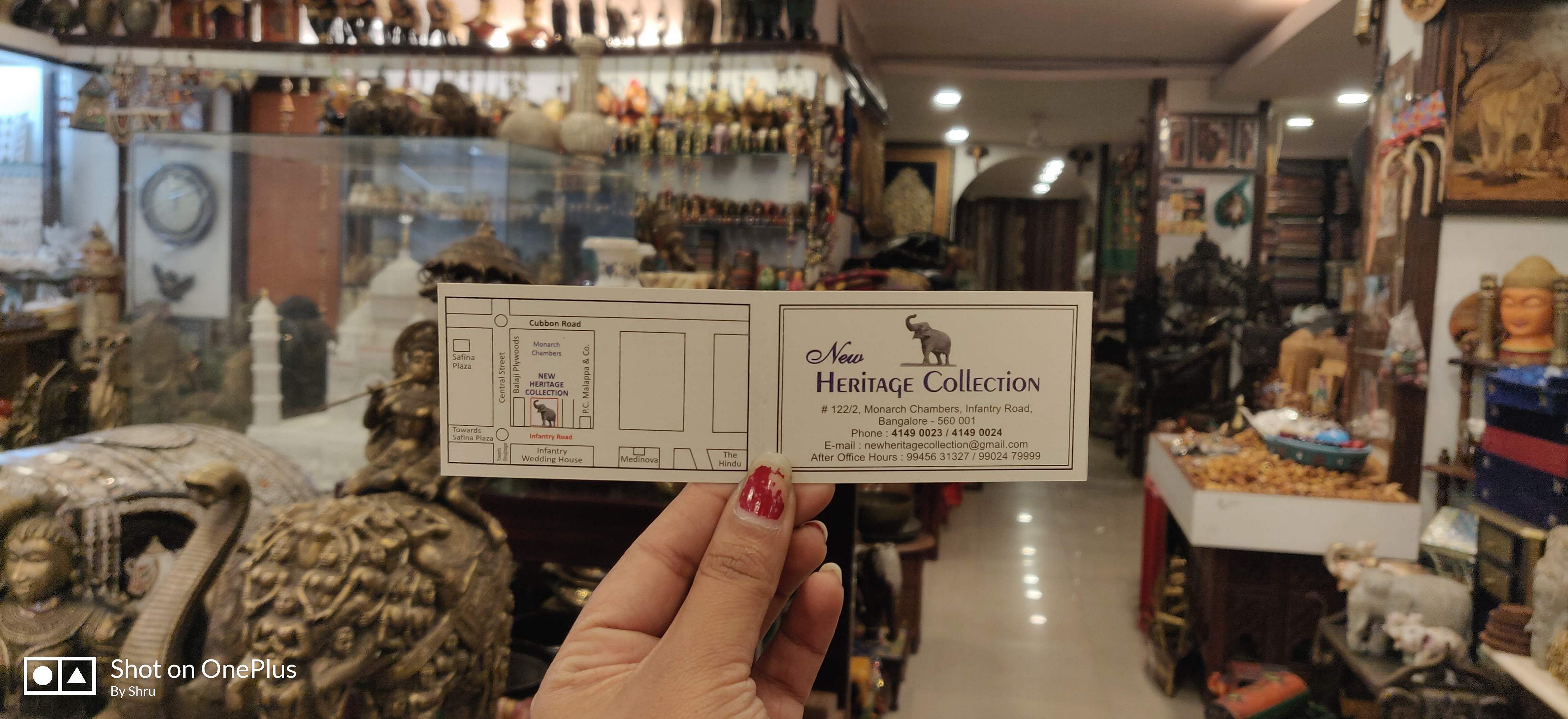 Human settlement,Retail,City,Event,Customer,Fashion accessory,Shopping,Delicacy,Market,Reptile