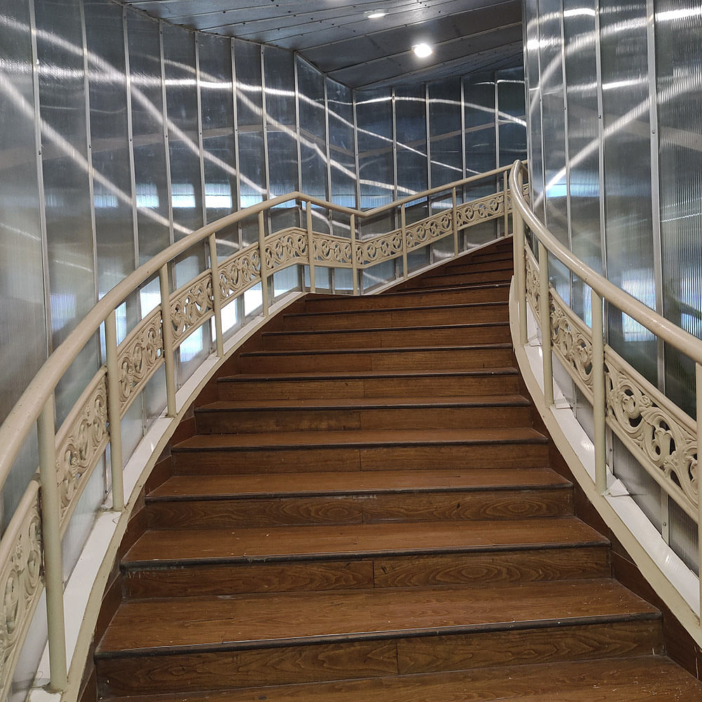 Stairs,Handrail,Architecture,Building,Daylighting,Floor,Guard rail,Wood,Steel,Glass