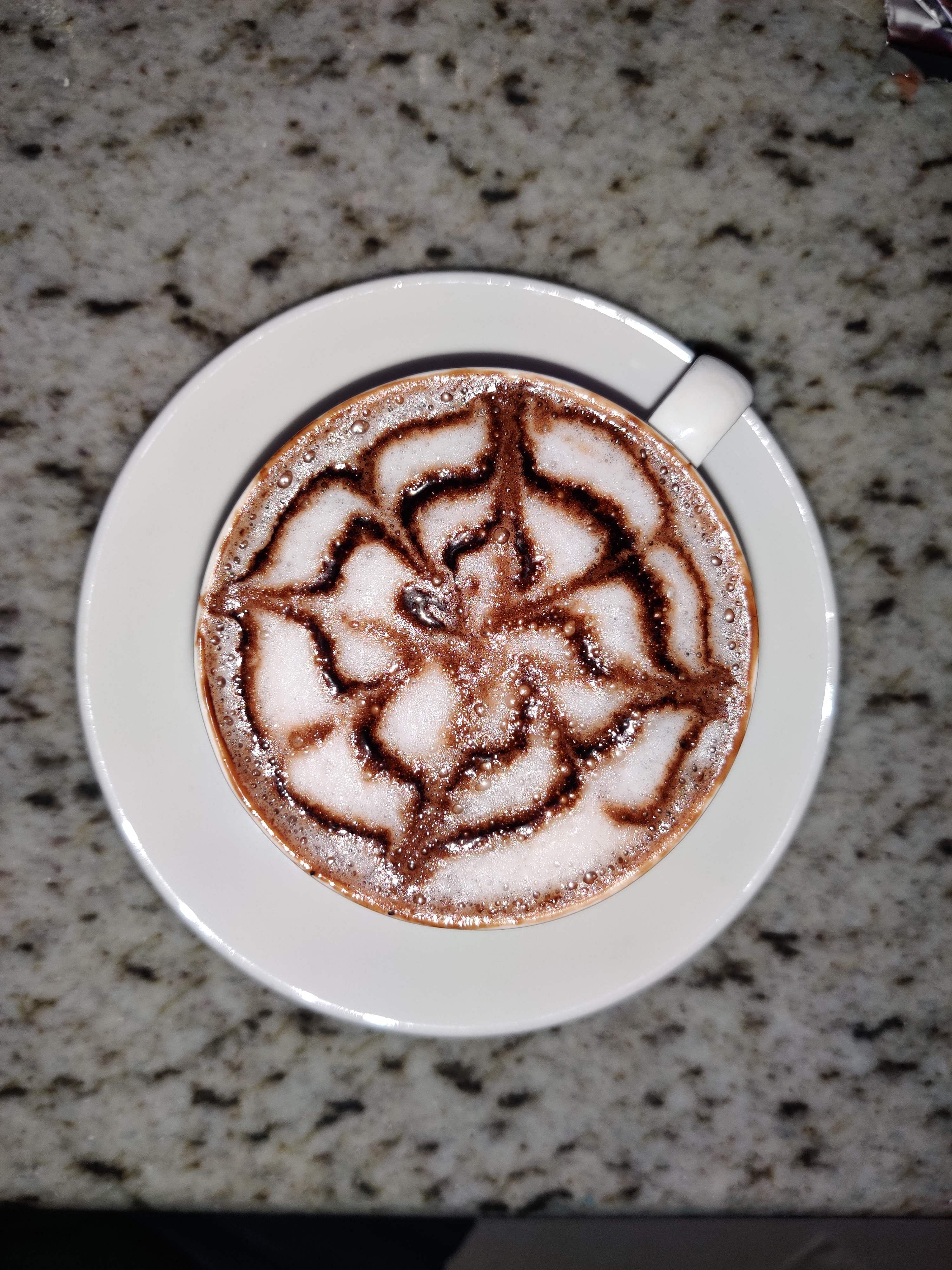 Caffè macchiato,Latte,Food,Caffeine,Cappuccino,Coffee cup,Non-alcoholic beverage,White coffee,Dish,Marocchino