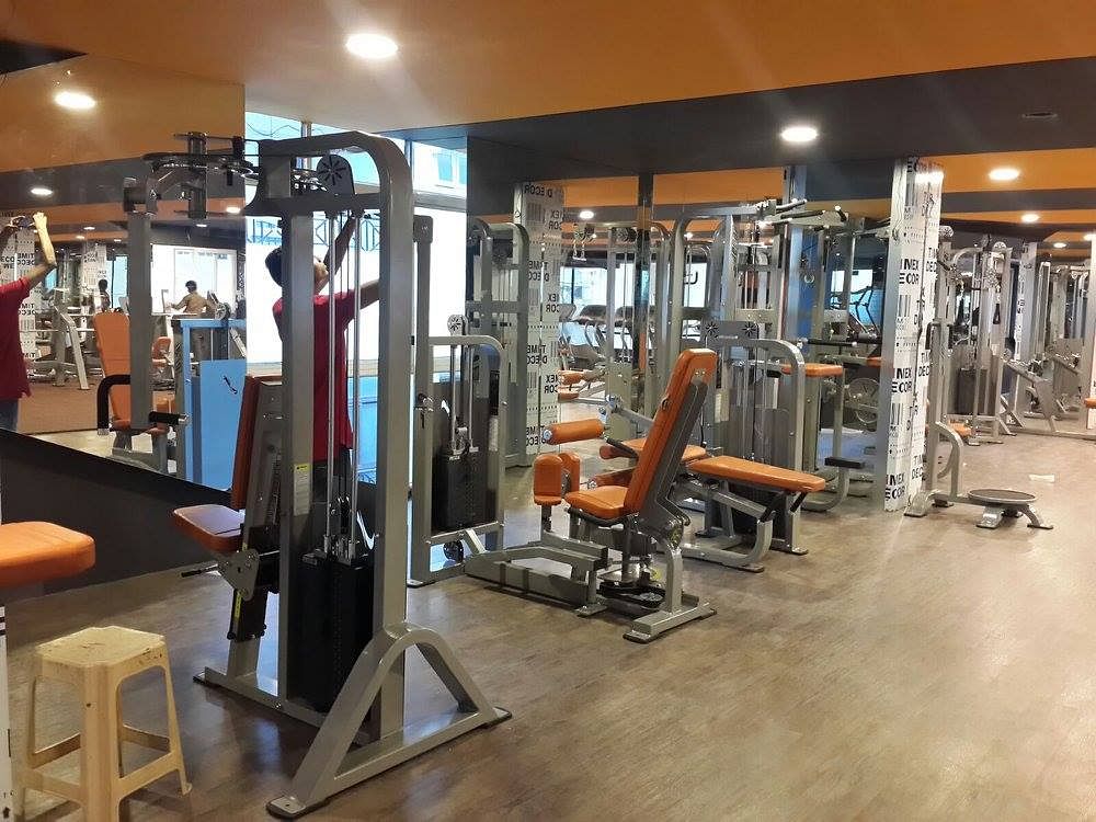 Gym,Physical fitness,Room,Sport venue,Weightlifting machine,Exercise equipment,Weight training,Flooring,Bench,Exercise