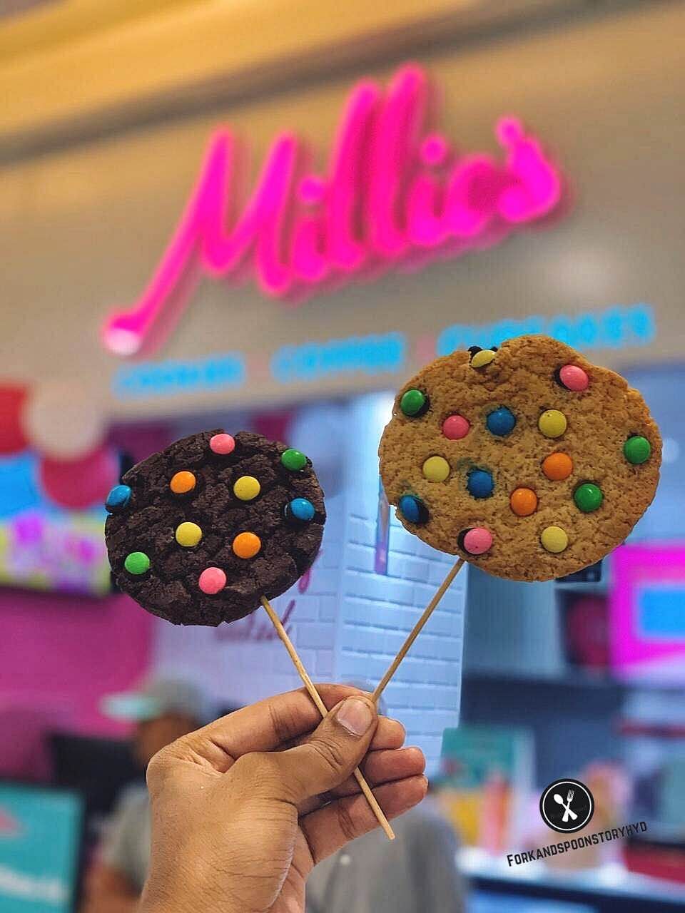 Sprinkles,Food,Sweetness,Lollipop,Finger food,Cookie,Dessert,Baked goods,Snack,Lolly cake