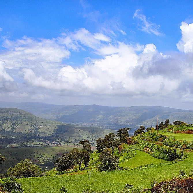 Mountainous landforms,Natural landscape,Nature,Sky,Vegetation,Hill station,Mountain,Highland,Hill,Green