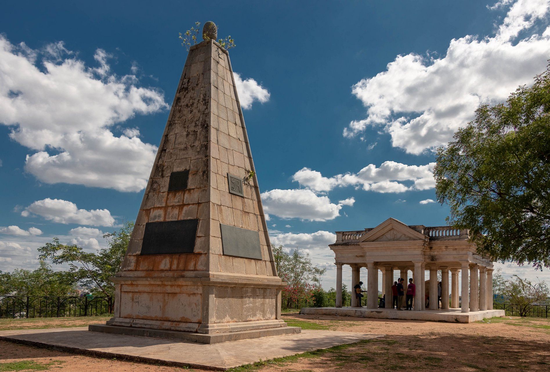 Landmark,Sky,Monument,Historic site,Memorial,Architecture,Building,Cloud,Ancient history,Rock