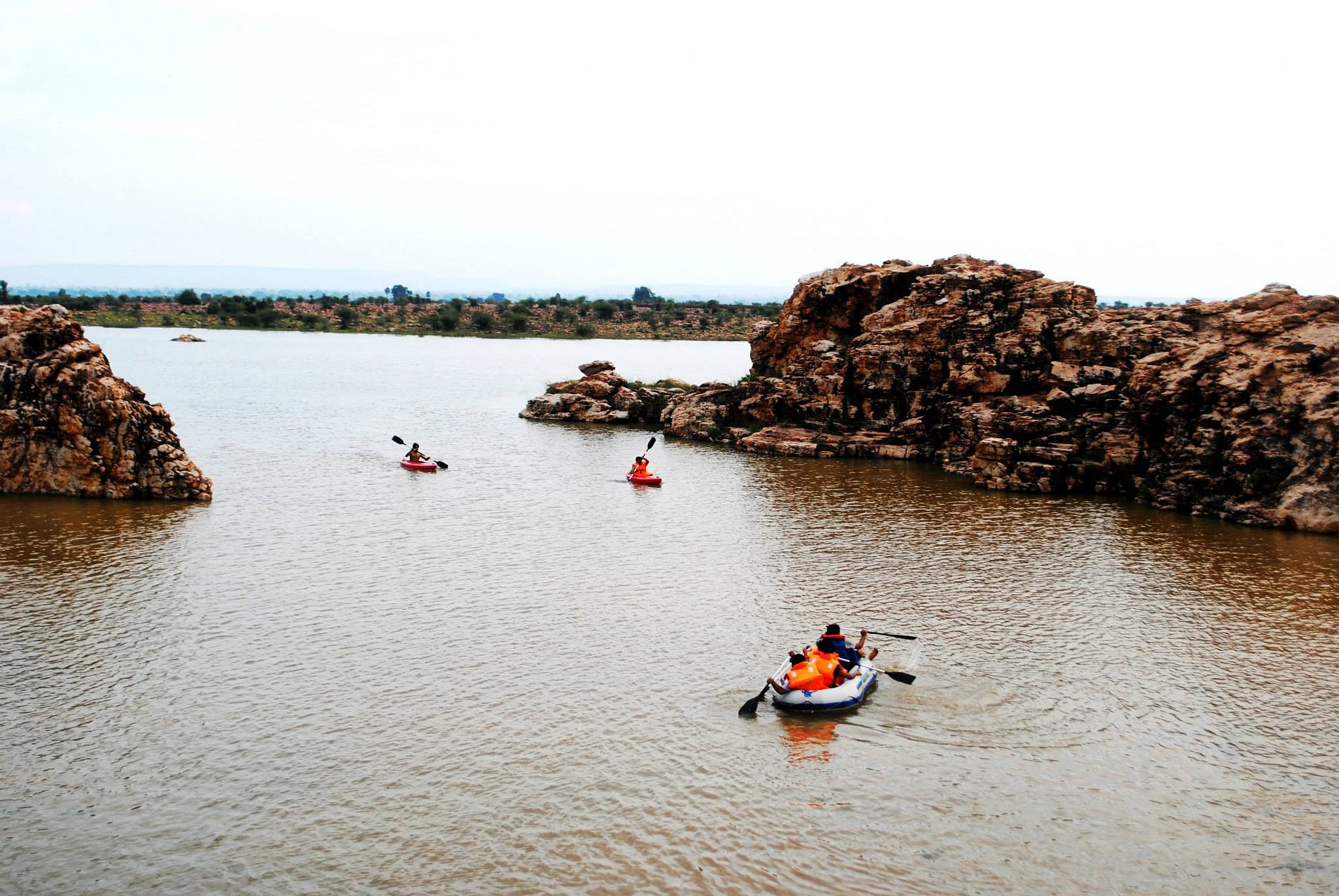 Body of water,Boat,Water,Vehicle,Boating,Kayaking,Sea,Watercraft,Kayak,Rock