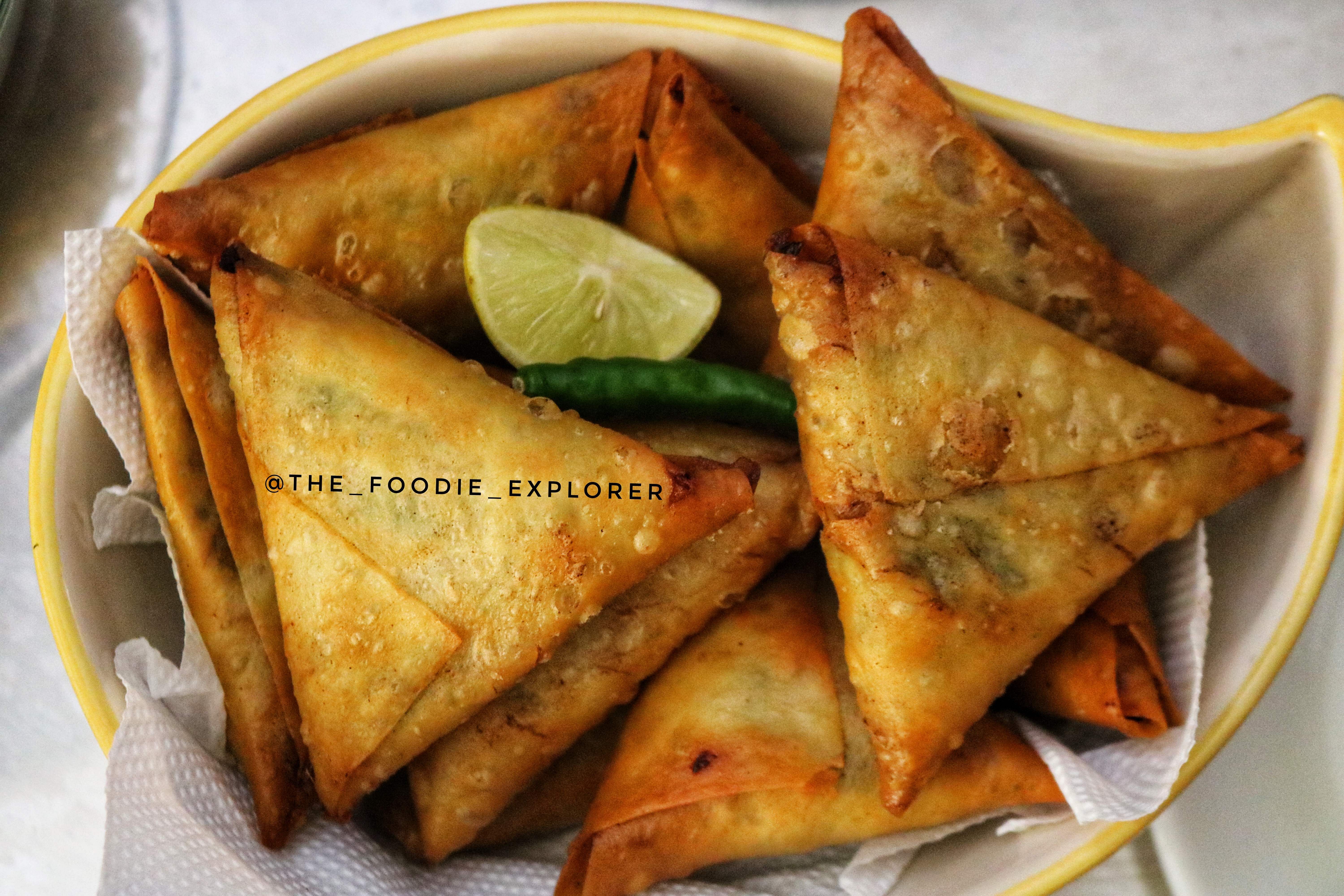 Dish,Food,Cuisine,Fried food,Ingredient,Produce,Baked goods,Pastry,Samosa,Recipe