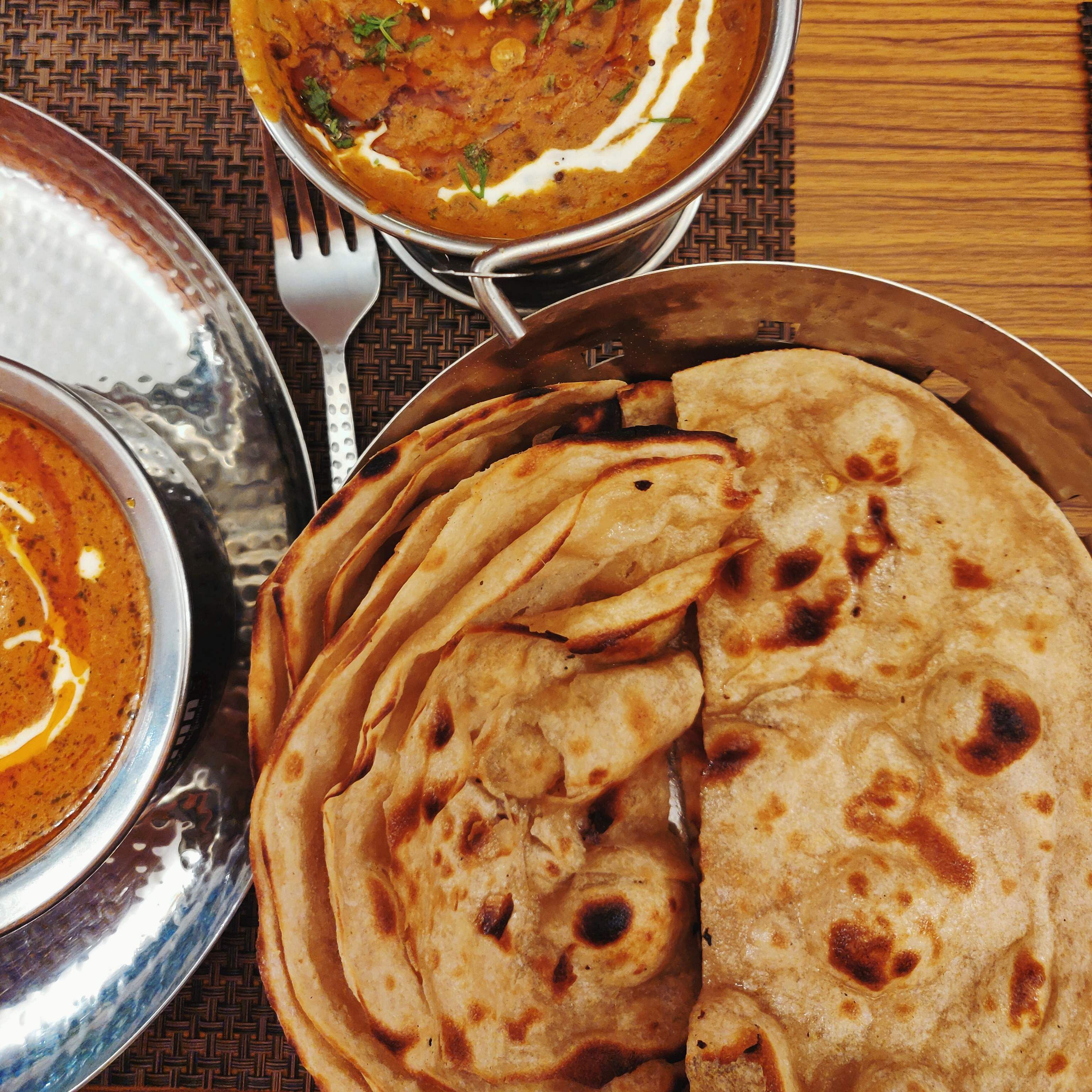 Dish,Food,Cuisine,Naan,Roti canai,Ingredient,Roti,Chapati,Kerala porotta,Roti prata