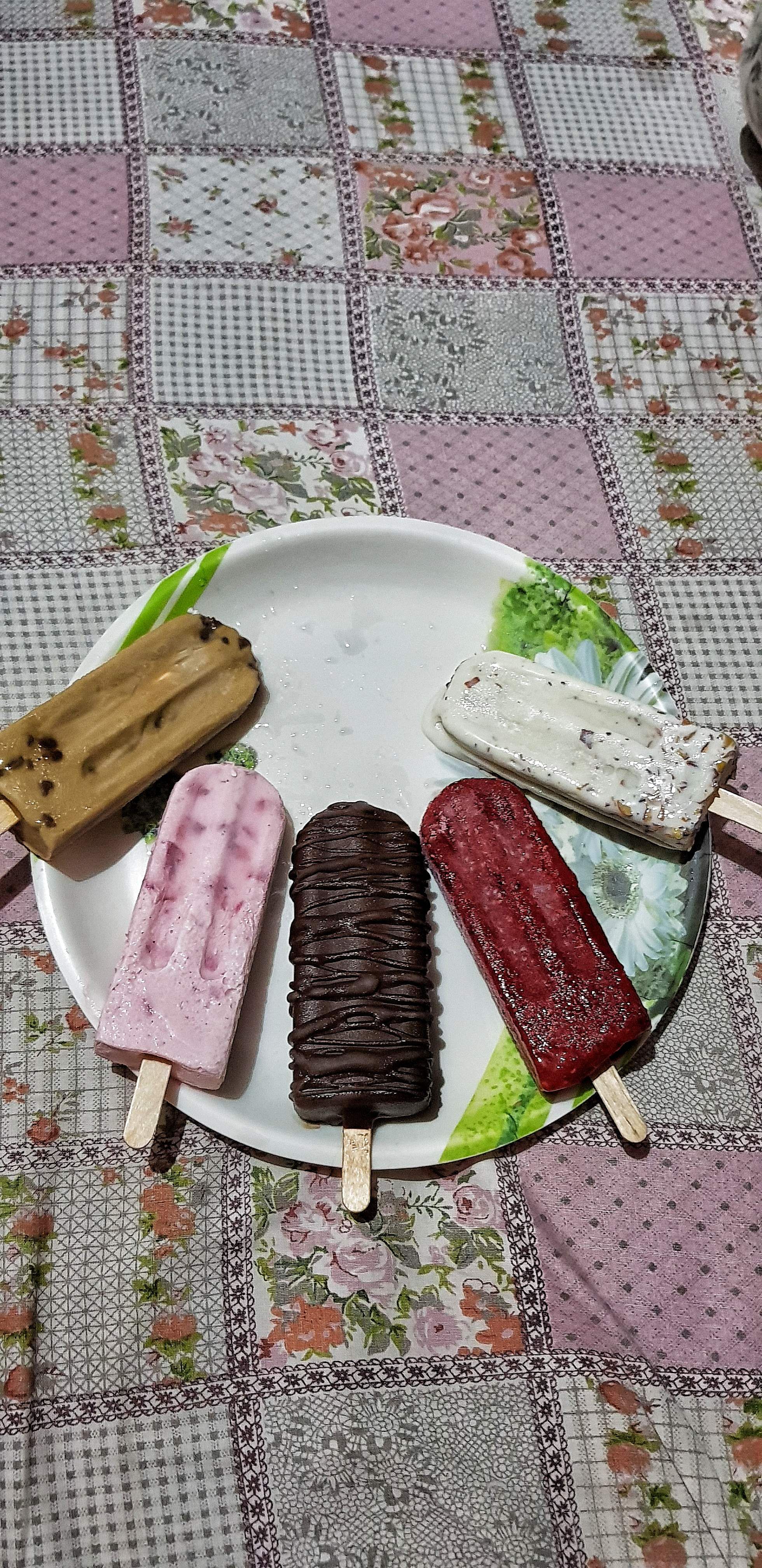 Frozen dessert,Food,Ice pop,Cuisine,Dish,Dessert,Snack