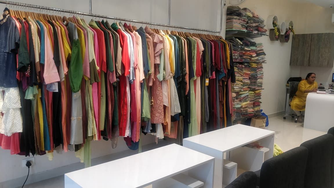 Room,Closet,Boutique,Clothes hanger,Outlet store,Textile,Wardrobe,Furniture