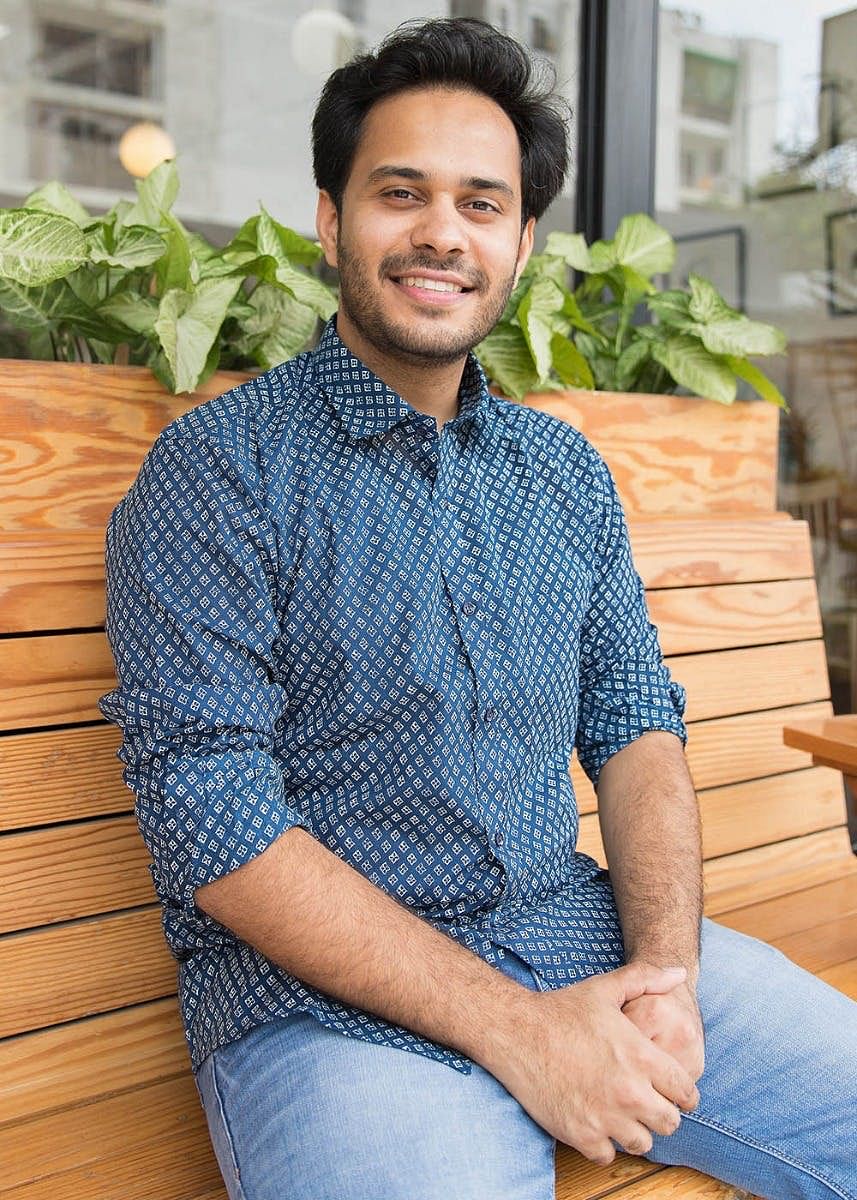 Sitting,Male,Smile,Photo shoot