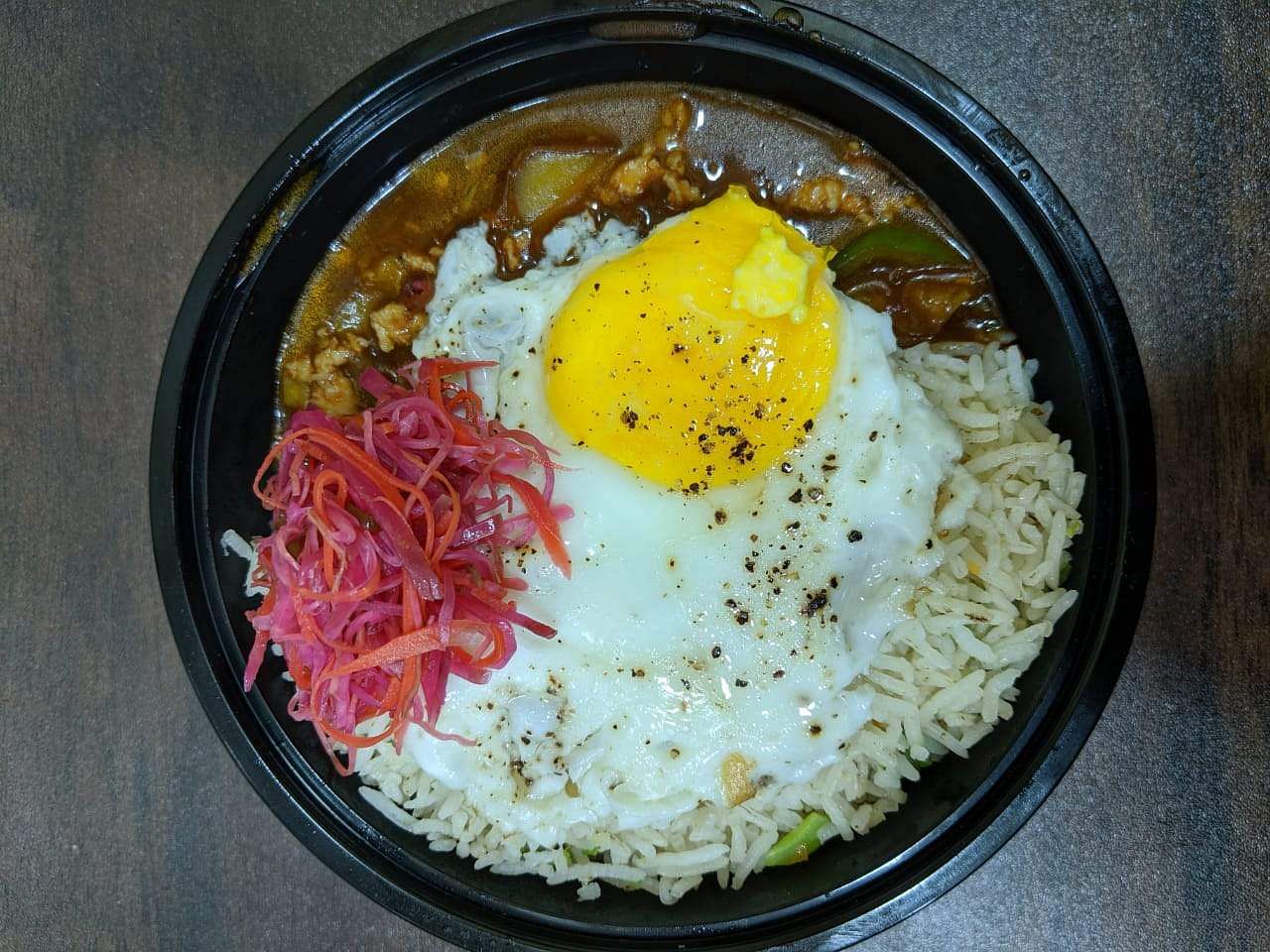 Dish,Food,Cuisine,Steamed rice,Ingredient,Bibimbap,Fried egg,Produce,Recipe,Rice